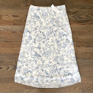 Gilli Blue and White Floral Midi Skirt, M